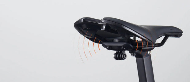 Magicshine NETFY GPS-Tracker unter dem Fahrradsattel montiert