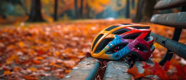 Velofahrer mit Magicshine Beleuchtung bei Dämmerung im Herbst