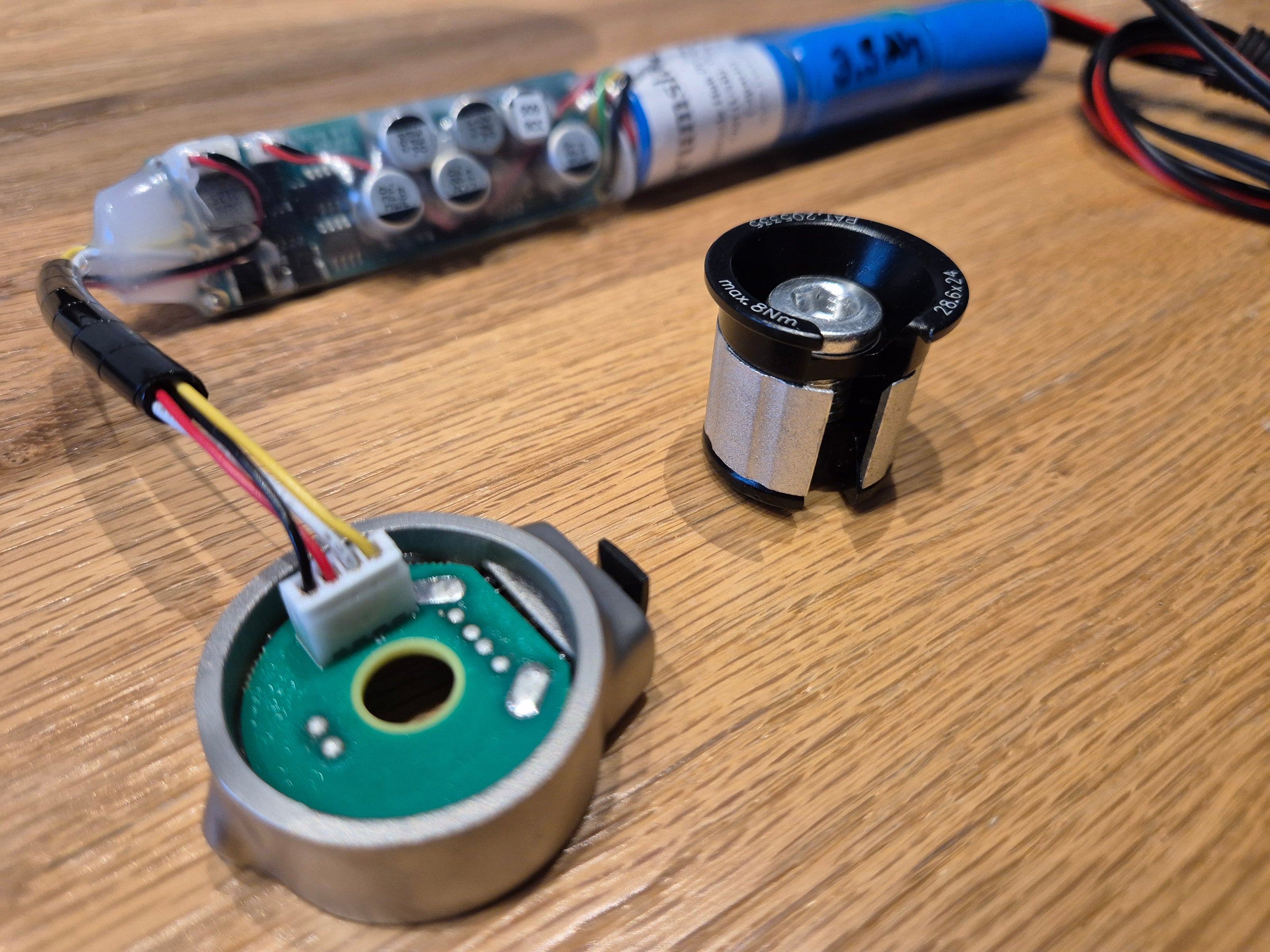 Forumslader AHEAD V6 für Steuerrohr/Gabelschaft, Nabendynamo Stromumwandler