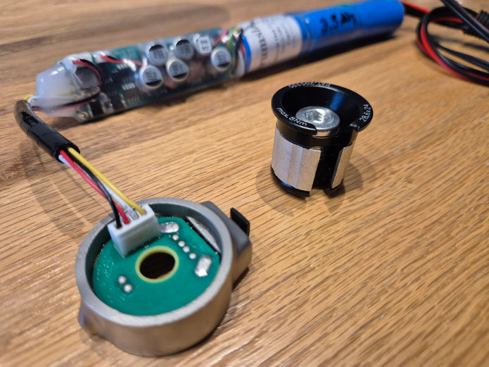 Forumslader AHEAD V6 für Steuerrohr/Gabelschaft, Nabendynamo Stromumwandler