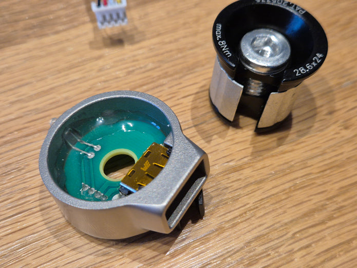 Forumslader AHEAD V6 für Steuerrohr/Gabelschaft, Nabendynamo Stromumwandler