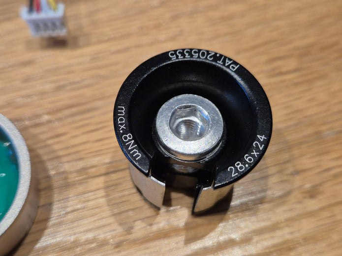 Forumslader AHEAD V6 für Steuerrohr/Gabelschaft, Nabendynamo Stromumwandler