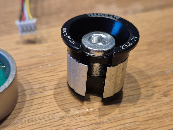 Forumslader AHEAD V6 für Steuerrohr/Gabelschaft, Nabendynamo Stromumwandler