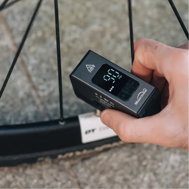 Magicshine AIRRO Mini pompe à air électrique vélo max. 8.2 bar